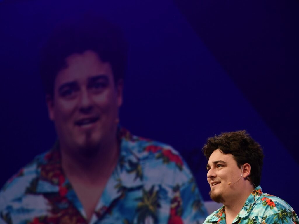 Palmer Luckey is in a 'B Boys Club' group chat. There's only 1 accomplishment that scores you an invite.