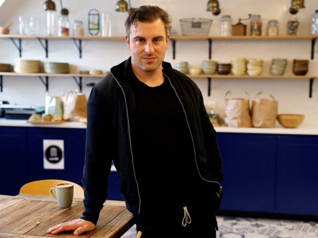 Airbnb CEO Brian Chesky lays out the three key differences between founders and managers