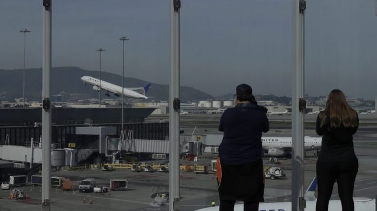 Planes clip wings at San Francisco airport
