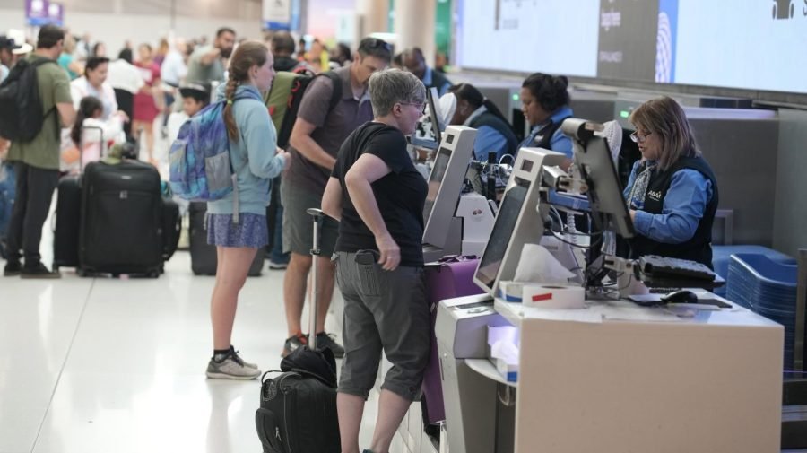 Communication outage reported at Denver airport