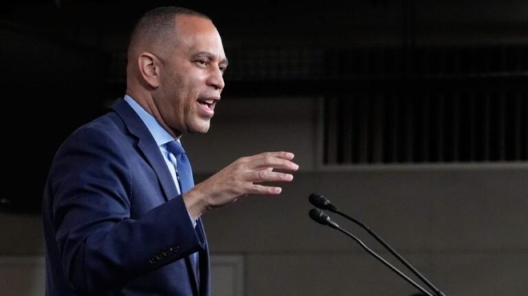 Jeffries targets Trump over Qatari jet gift, citing 'Wannabe Kings'