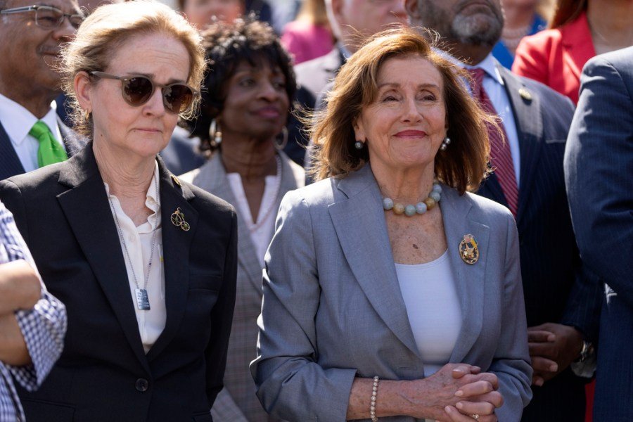 Democrats need to walk the walk and stop stock trading