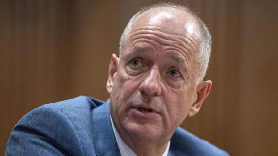 UnitedHealth CEO stepping down