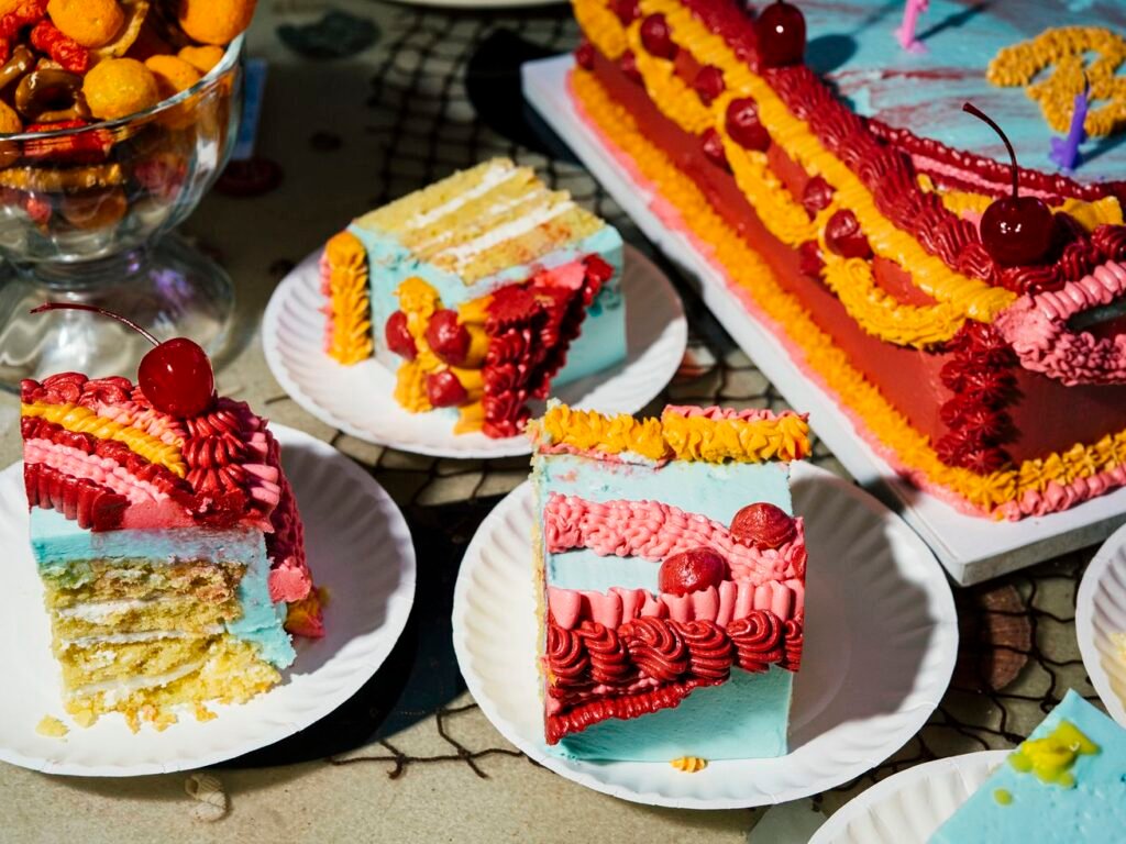 How to Decorate a Cake Like a Pro