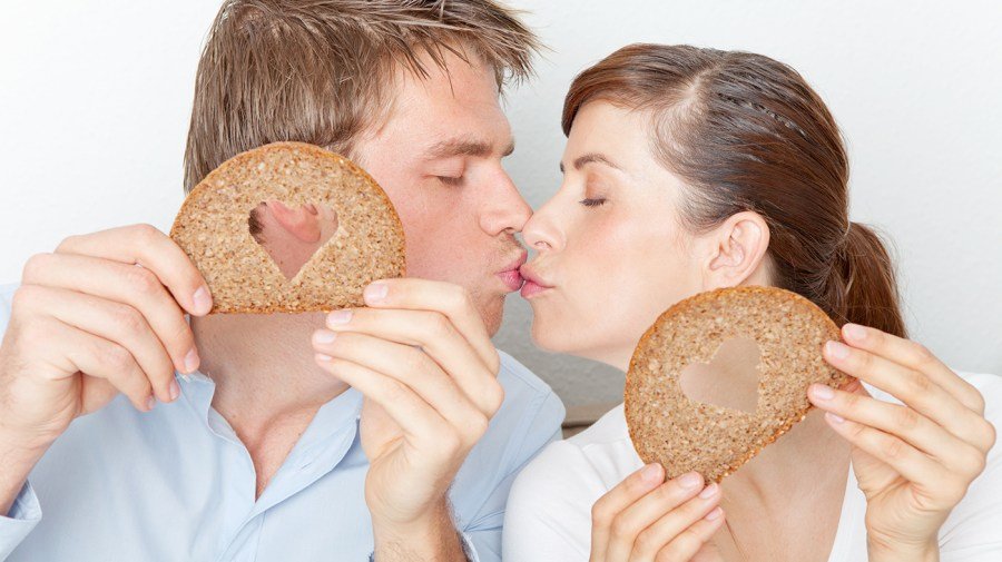 Celiac sufferers can safely kiss bread-eaters, study says