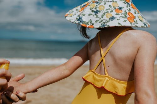 Is Aerosol Sunscreen Safe For Kids? Here's What Dermatologists Use Instead