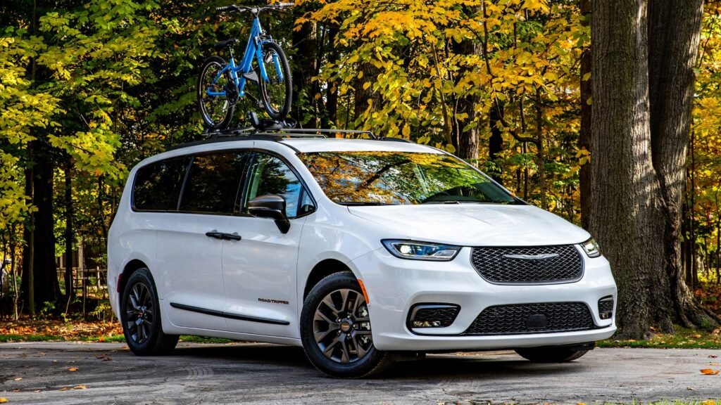 Best Hybrid Minivans of 2025 | Top Plug-in And Hybrid Minivans | CarBuzz