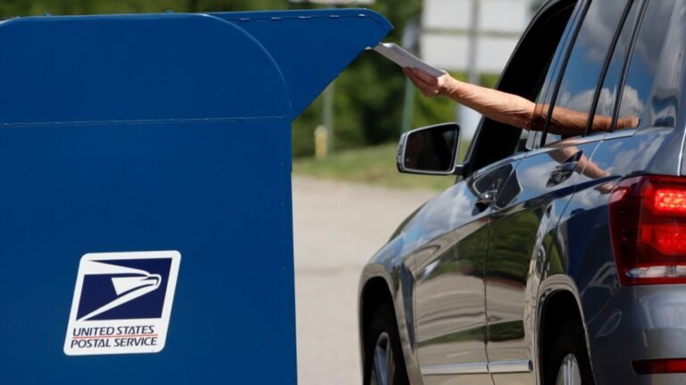 Postal Service facing 'economic headwinds,' reports $3.3B loss
