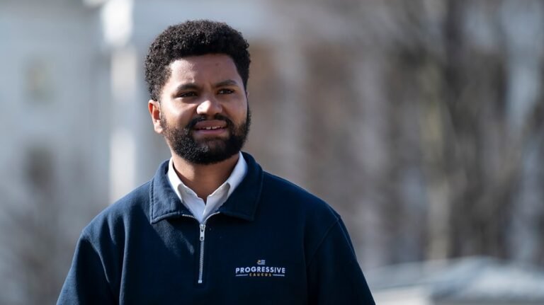 Frost won't seek top Democratic seat on Oversight