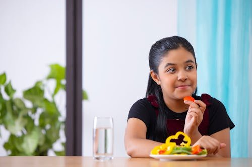 New Study Shows Healthy Diet, Not Weight, Is Linked To Later Periods