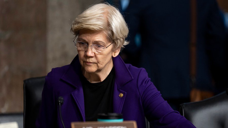 Democrats call for investigation into Trump family crypto deal over potential foreign influence