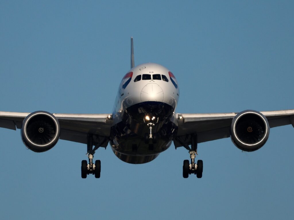 Flight to nowhere for 214 passengers on a British Airways Boeing 787 bound for India