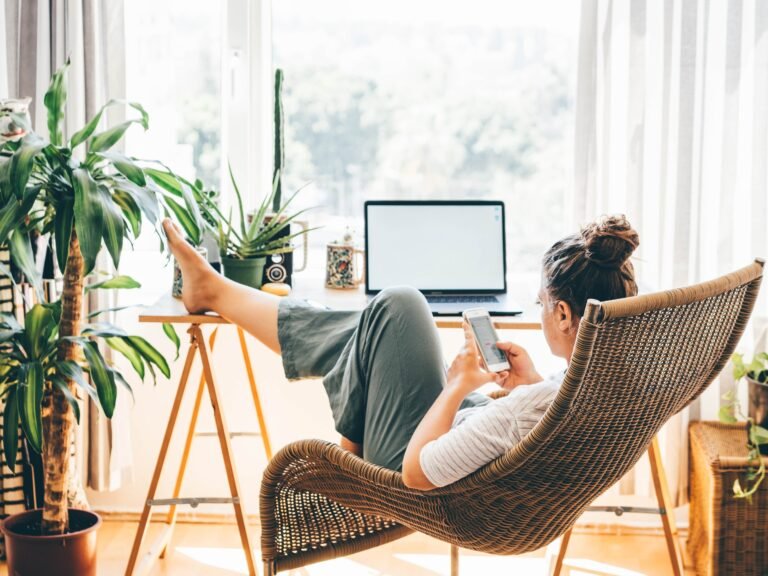 I help busy people organize their digital clutter. Here are 5 features you should start using on your phone and laptop immediately.