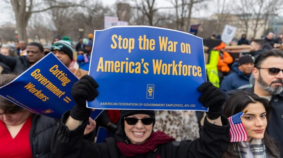 Judge rules Trump can't eliminate federal workers' union bargaining