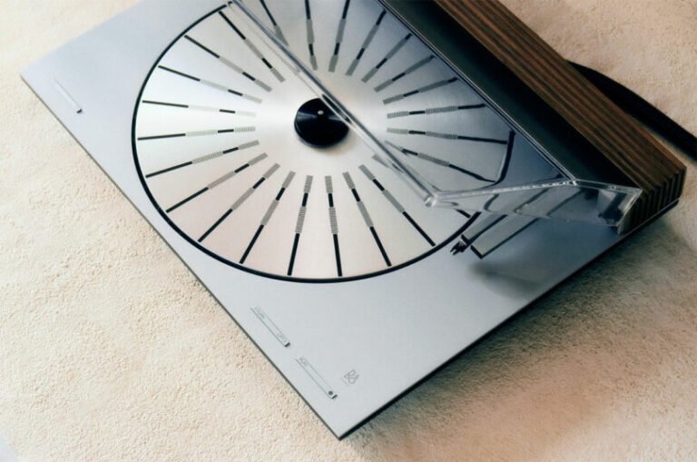 Bang & Olufsen’s Beosystem 3000c Brings Back a Vinyl Icon