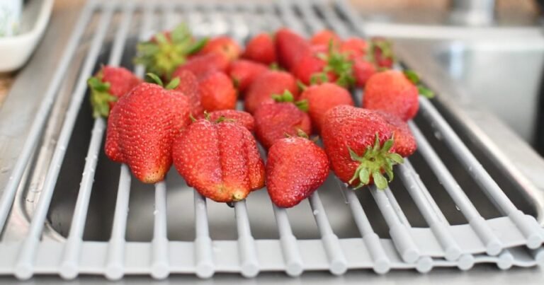 How to Make Strawberries Last for Weeks Without Freezing Them