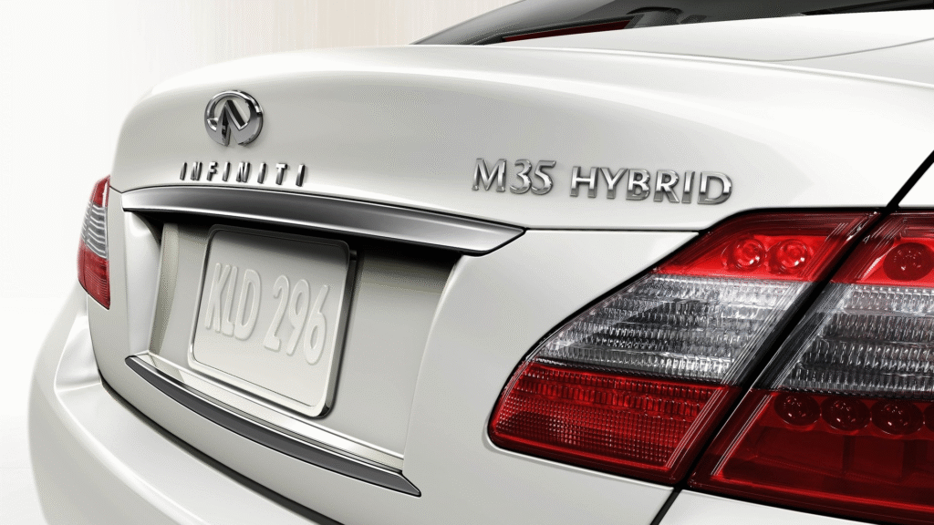 The Infiniti M35h Is Now A Hybrid Luxury Sedan Bargain