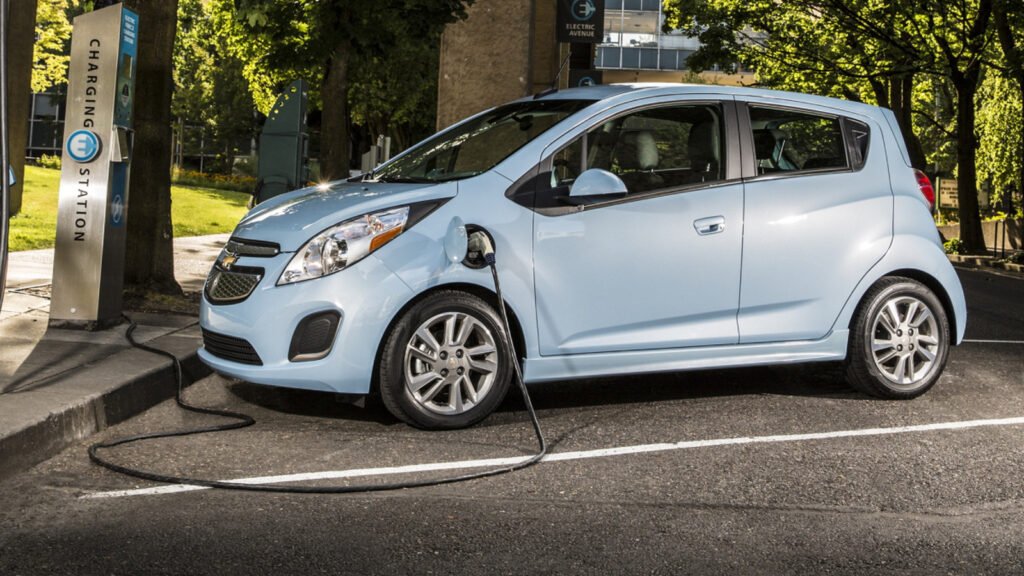 How Long Do EV Batteries Really Last Compared To Gasoline Cars?
