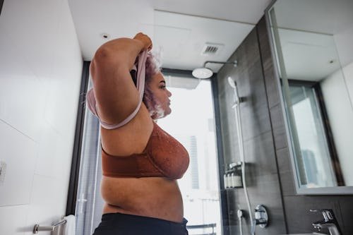 Why Are My Nipples Itchy? Experts Explain