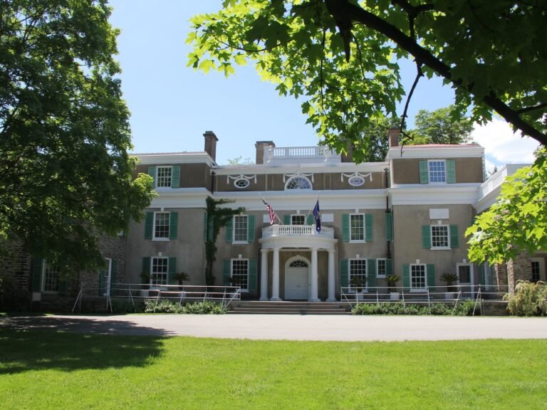 Take a look inside Franklin D. Roosevelt's 21,000-square-foot mansion where he entertained royals and world leaders