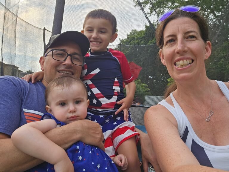 A 'sandwich generation' mom learned she had breast cancer, then lost her father. The hardest part was staying positive in front of her kids.