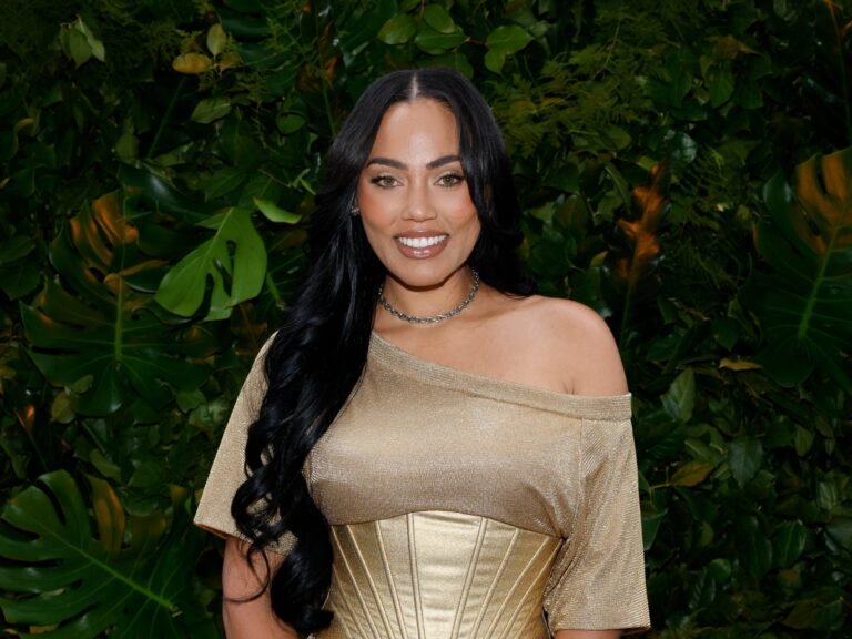 Ayesha Curry lays out her wellness routine — including a bathroom Instagram scroll to escape her 4 kids