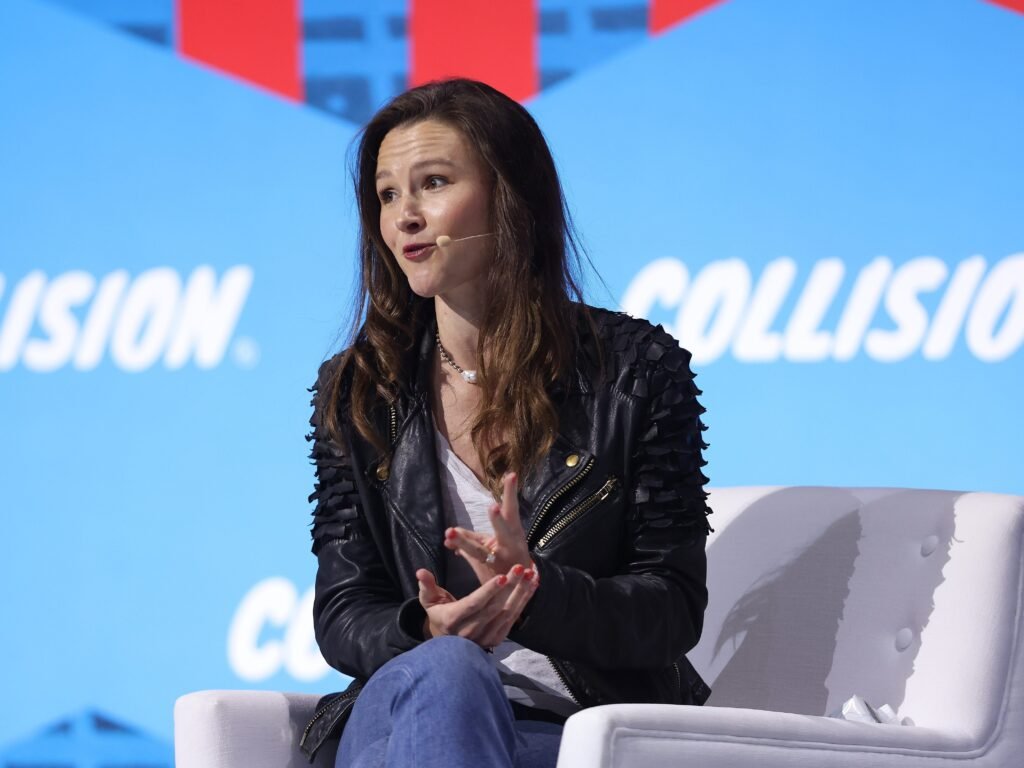 Why the next app for relationships won't look like a dating app, according to a VC