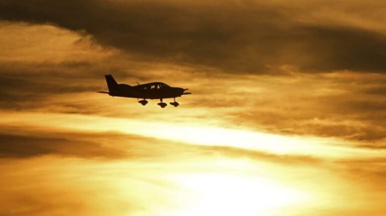 2 student pilots killed in midair collision in Canada