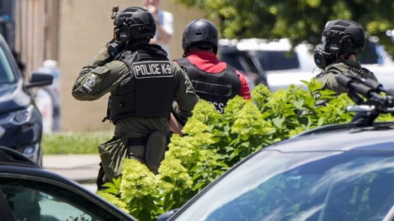 Spanish-language journalist still in custody a week after bond granted