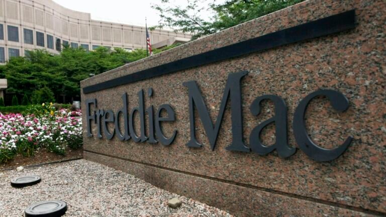 Average long-term U.S. mortgage rate drops to lowest level since April