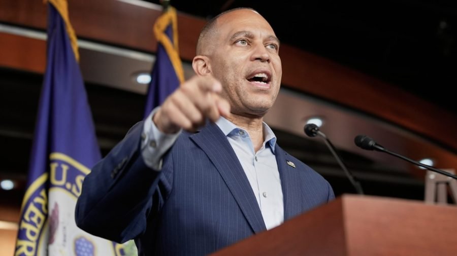Jeffries says Trump administration 'playing footsie' with Russia