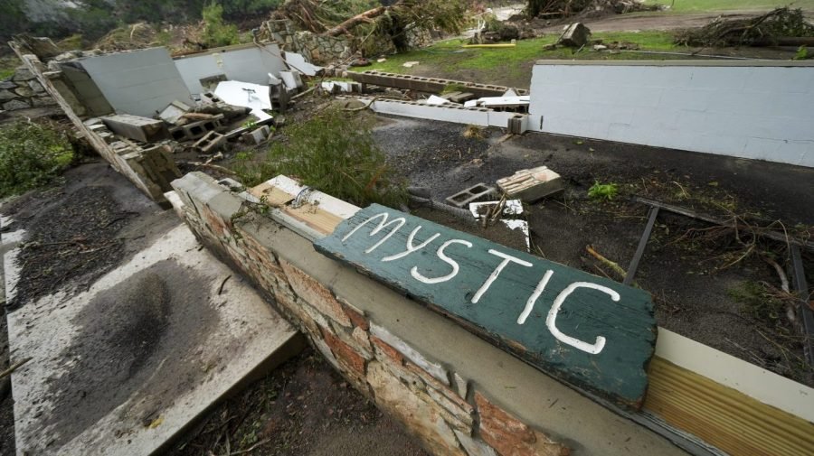 Trump visits Texas amid FEMA scrutiny