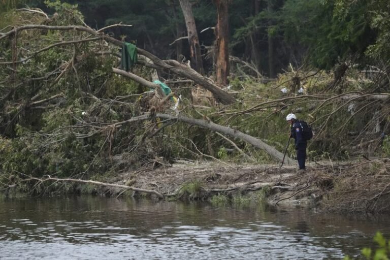 Amid new flood warnings, emergency crews suspend search for flooding victims in Texas