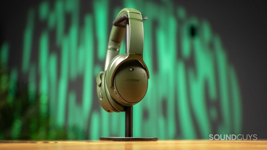 Score the high-end Bose QuietComfort headphones at their lowest 2025 price