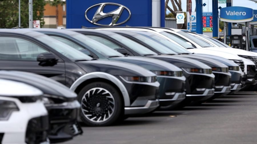 1 in 5 new car buyers take on $1,000 monthly payments