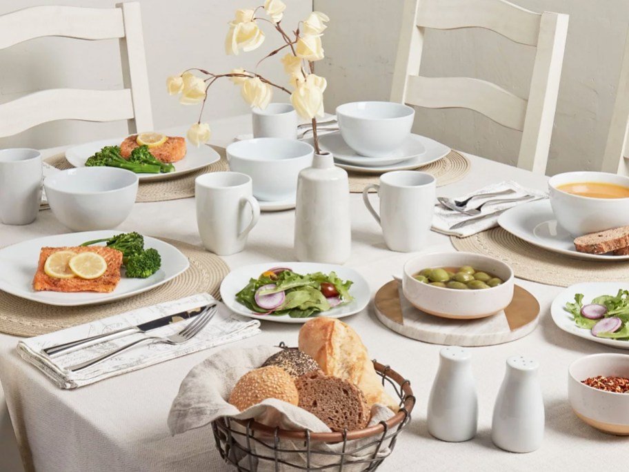 Macy’s 16-Piece Dinnerware Set Just $19.99 (Regularly $72)