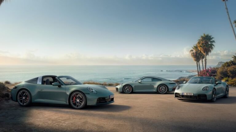 New 2025 Porsche 911 Carrera 4S - pictures
