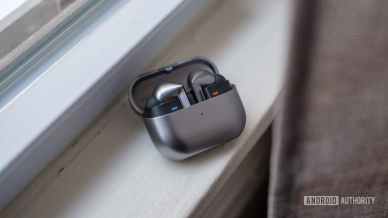 Gemini lands on the Galaxy Buds 3 Pro as it expands to third-party earbuds