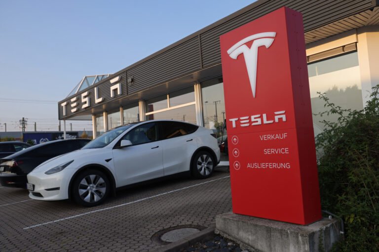Tesla Won’t Like Latest Europe Sales Numbers as Consumers Make Key Shift