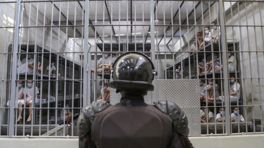 El Salvador: Detained migrants are responsibility of US