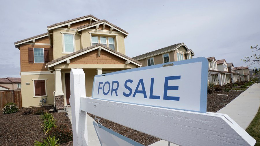 Home delistings jump in 2025 as more sellers wait out market