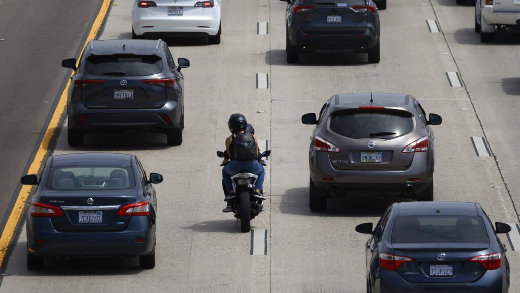 The Difference Between Lane Splitting And Lane Filtering, Explained