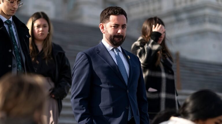 Lawler nears decision on NY governor bid