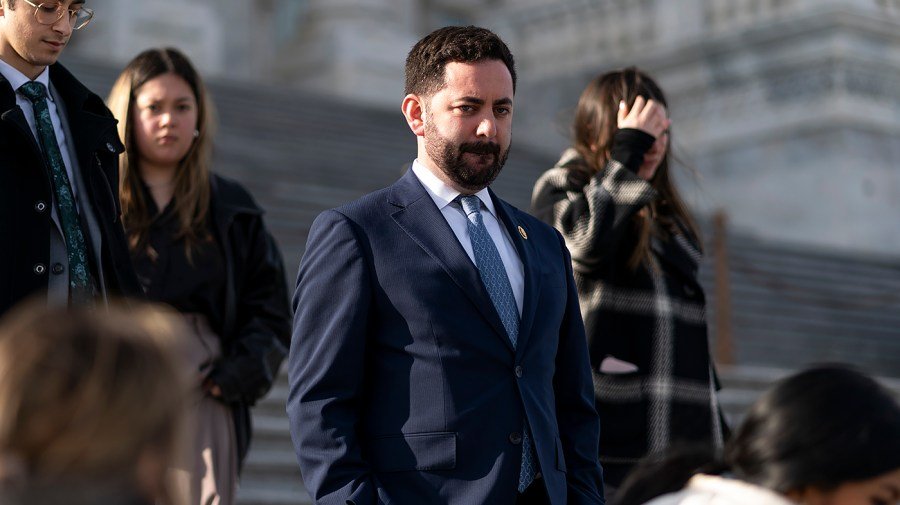 Lawler nears decision on NY governor bid