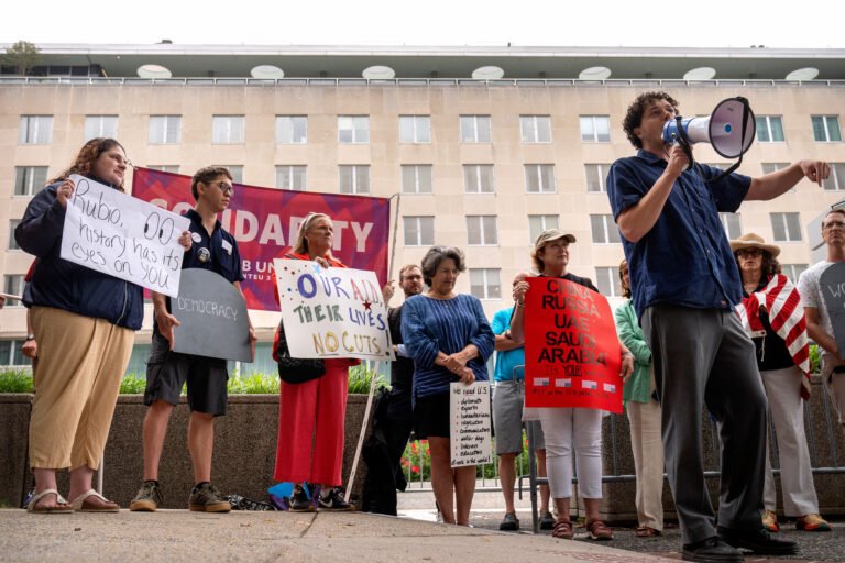 Supreme Court disabuses federal workers who thought their jobs were safe