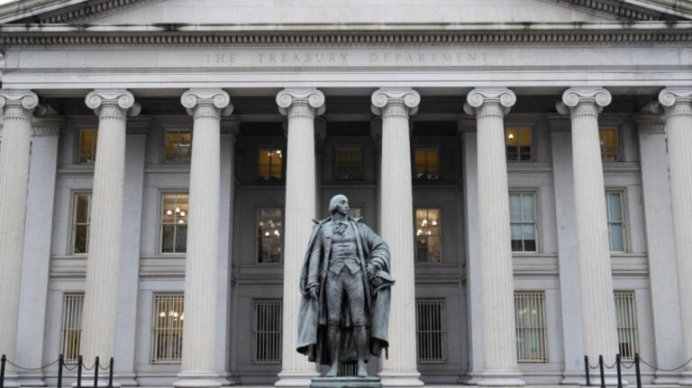 Top Bill Clinton aides: 'Big, beautiful bill' poses 'huge risks to our economy'