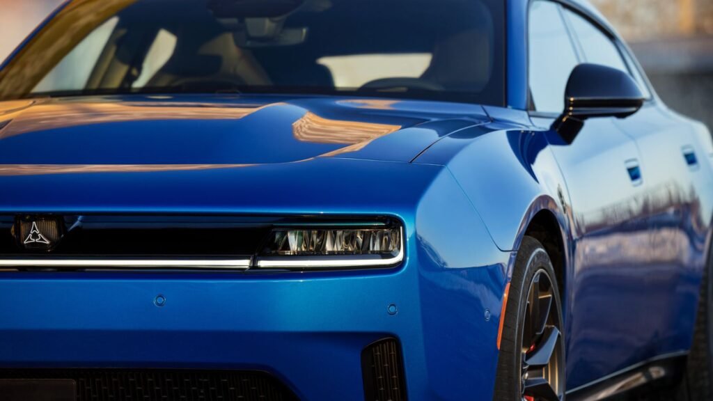 Dodge CEO Confirms That The Hemi V8 Will, In Fact, Fit In The Charger