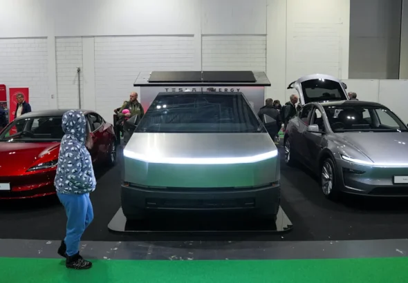 Tesla lowers monthly lease fee due to UK sales slump