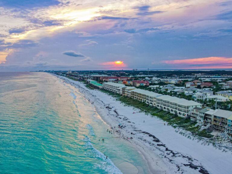 I've lived in Florida for over 25 years. These are the 6 tourist hot spots worth visiting and the 2 you can skip.