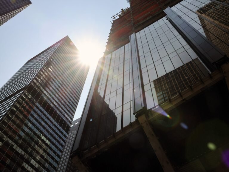 Biometric scanners, circadian lighting, and lattes on demand: How tech is shaping JPMorgan's new HQ